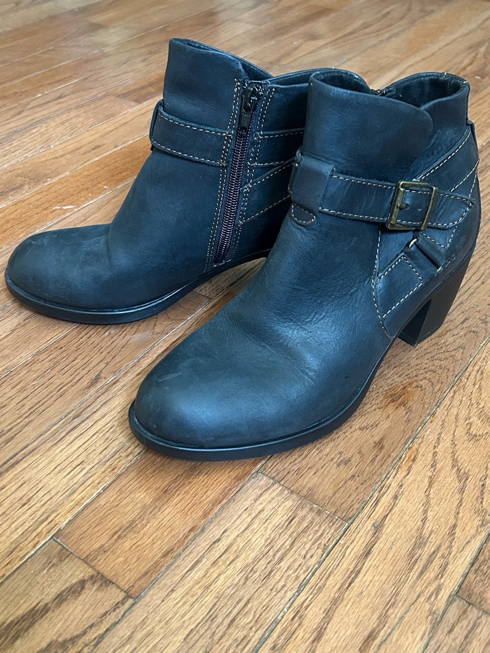 Born BOC Shea Black Oiled Leather Booties size 6